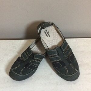 9.5 Clarks green closed toe sandals